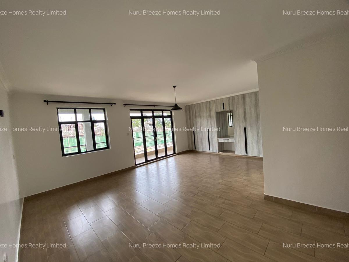 4 Bed Townhouse with En Suite in Ridgeways - 14