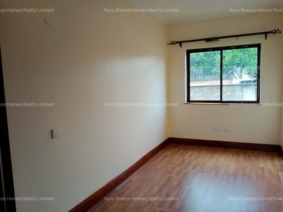 5 Bed Townhouse with En Suite in Brookside - 4