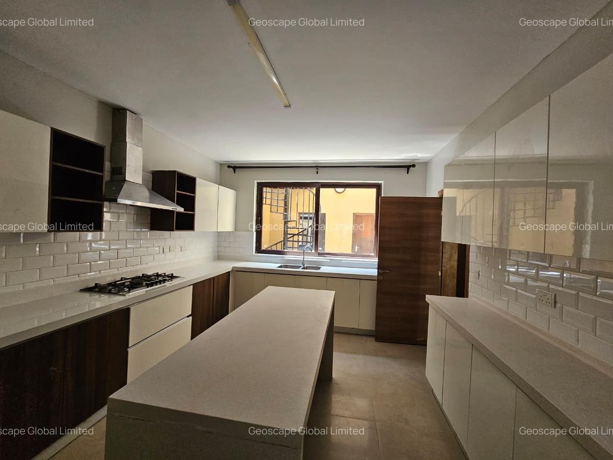 5 Bed Townhouse with En Suite in Lavington - 7