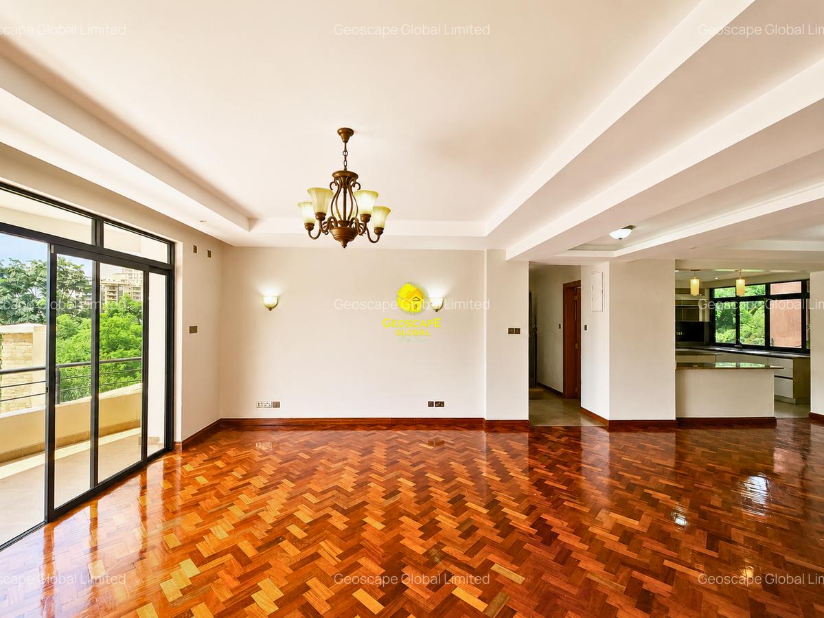 4 Bed Apartment with En Suite in Riverside - 3