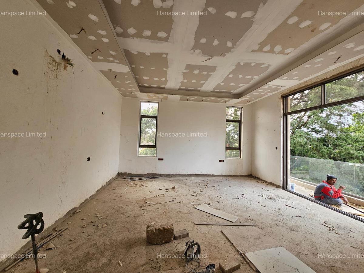 5 Bed Villa with En Suite in Lavington - 11