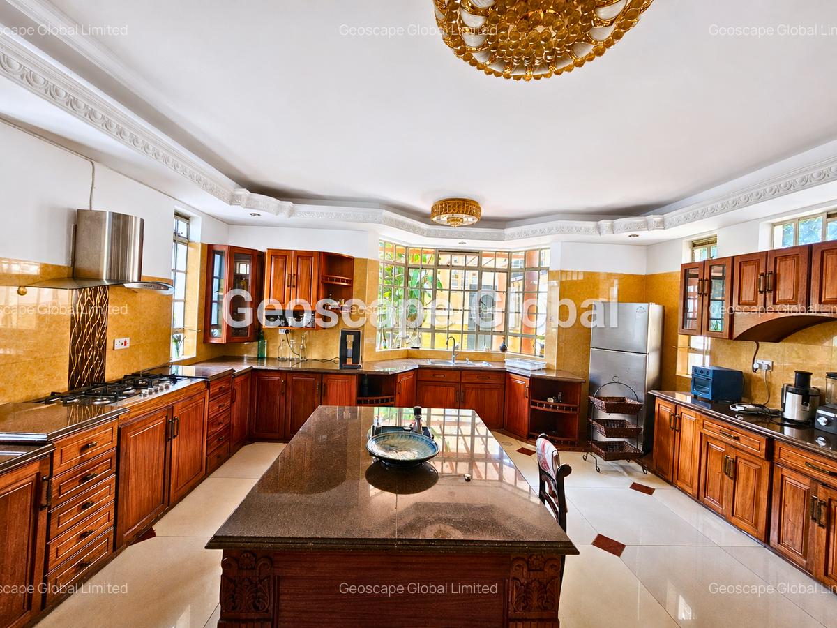 5 Bed House with En Suite in Nyari - 3