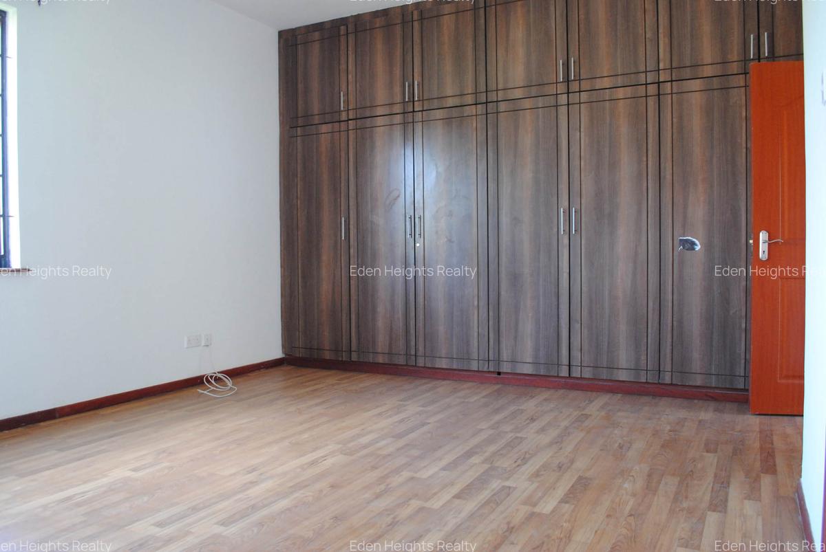 3 Bed Apartment with En Suite in Riverside - 8