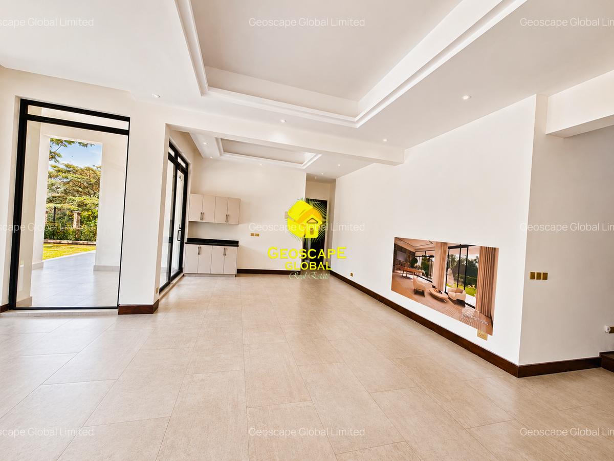 5 Bed Villa with En Suite in Spring Valley - 4