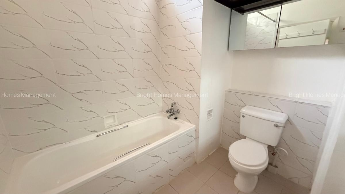 5 Bed House with En Suite in Lavington - 17