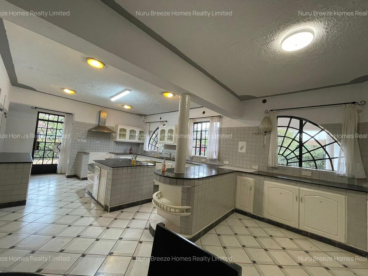 5 Bed House with En Suite in Runda - 9