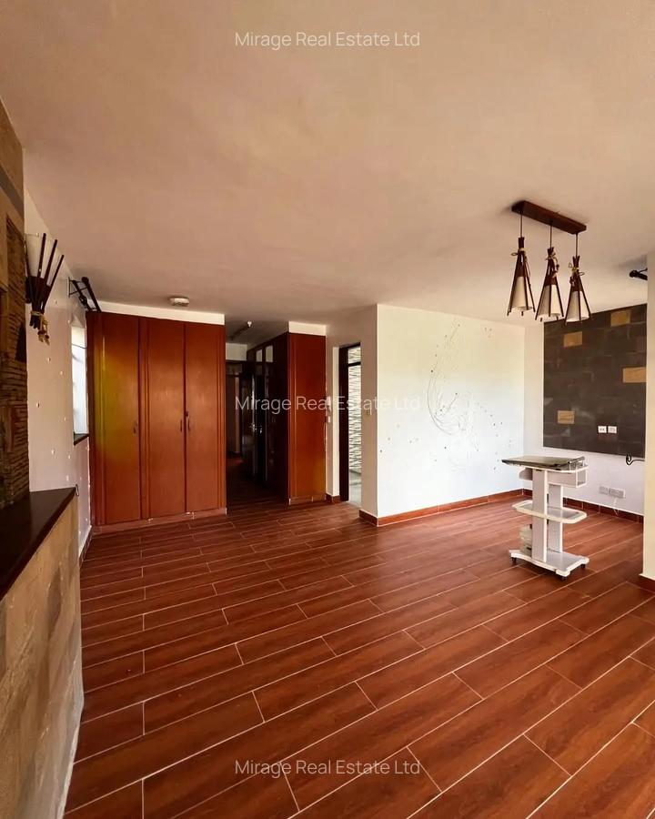 3 Bed Apartment with Swimming Pool in Riverside - 15