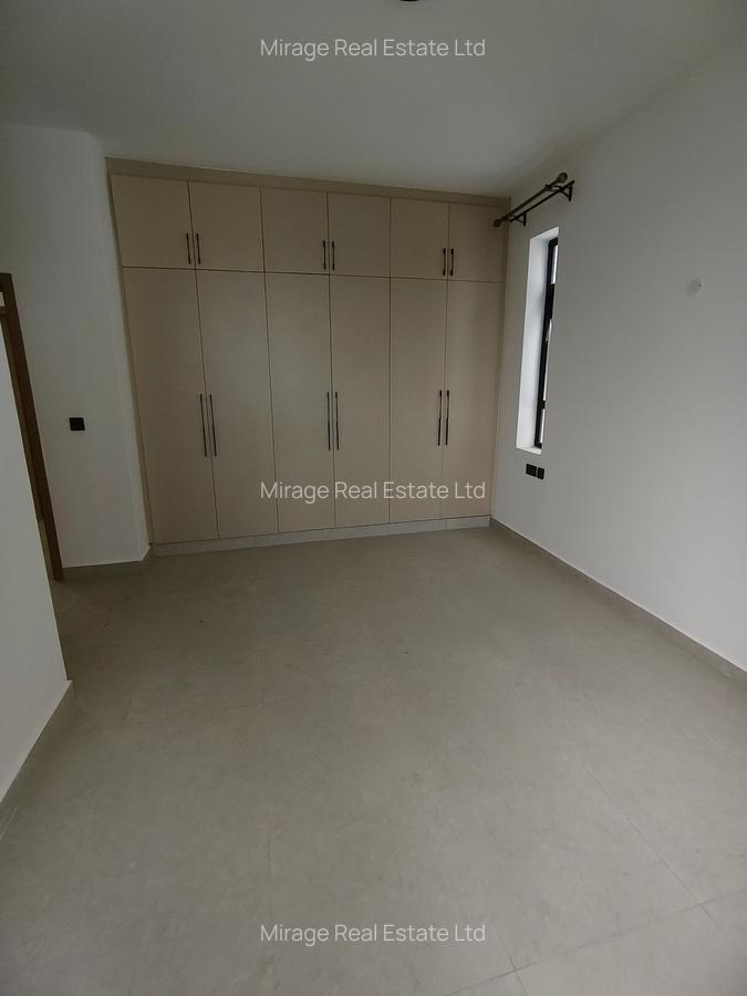 2 Bed Apartment with En Suite in Brookside - 5