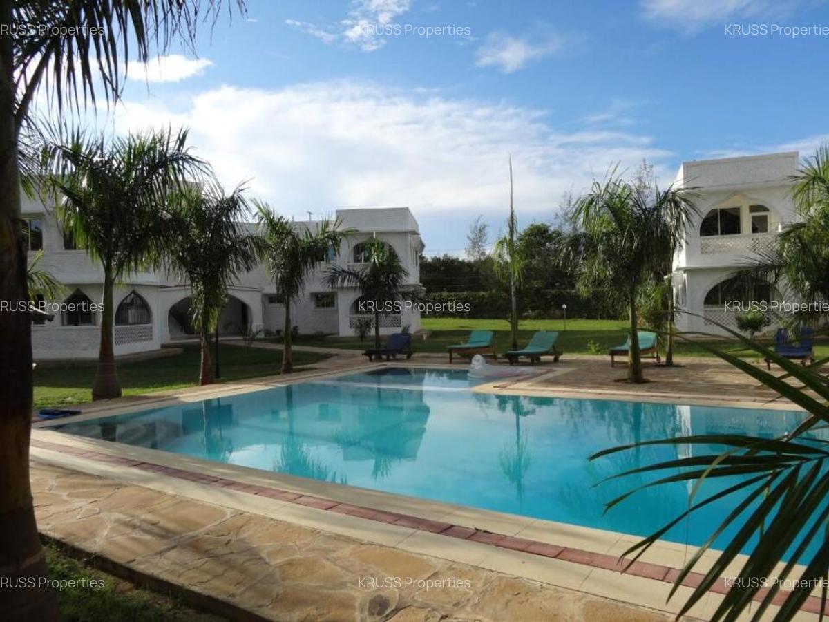 2 Bed Apartment with En Suite at As82 - 3