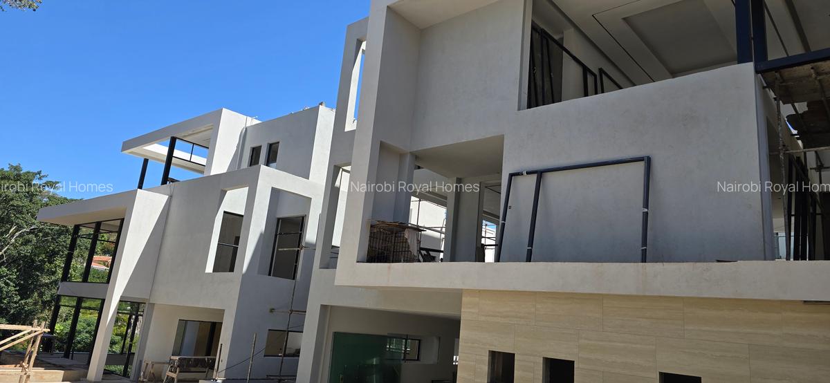 6 Bed Townhouse with En Suite at Lavington Green - 5