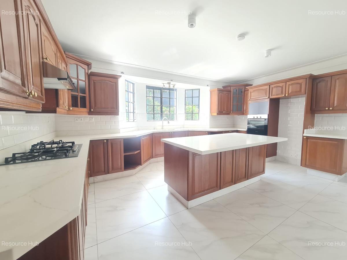 5 Bed House with En Suite at Nyari - 11