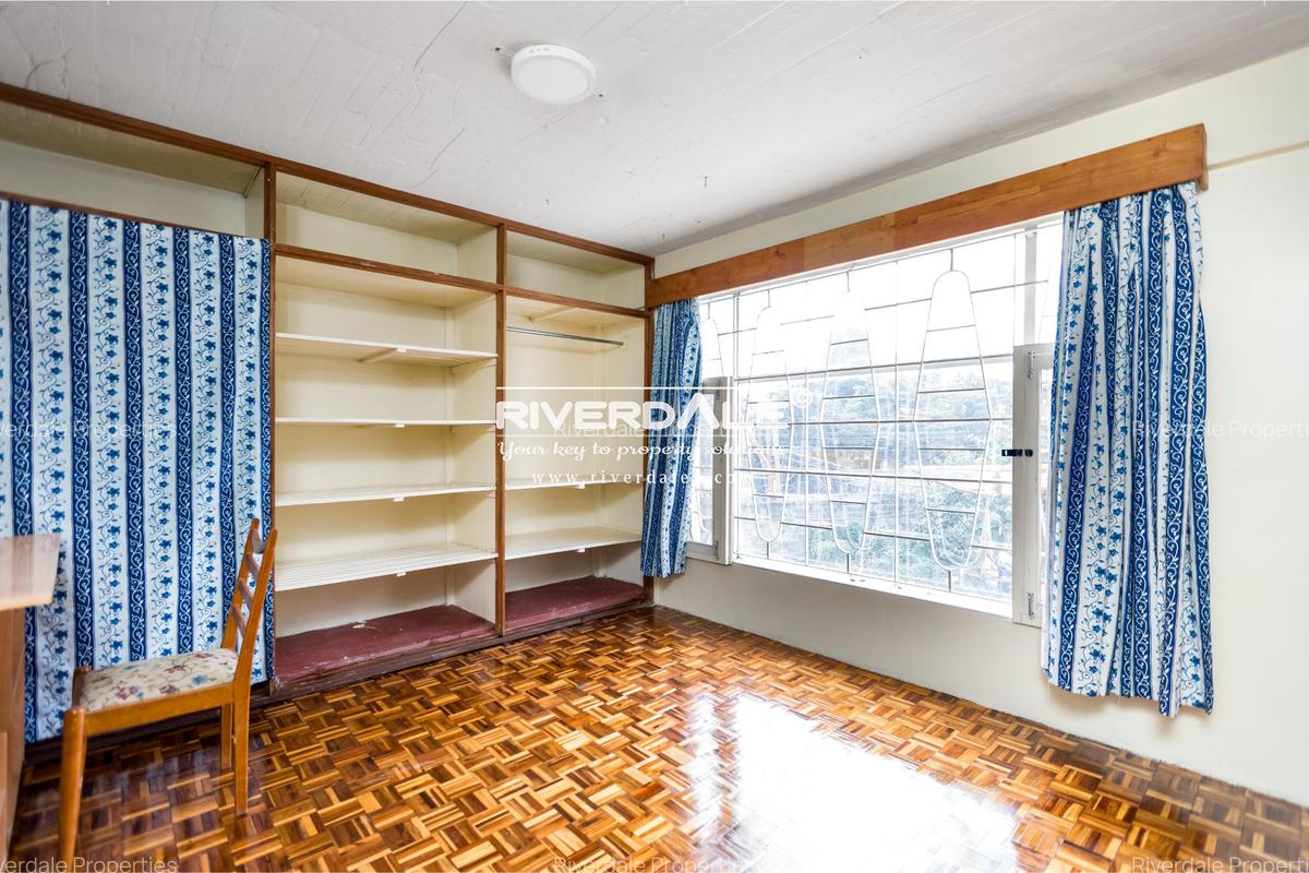 Furnished 3 Bed Apartment with En Suite in Brookside - 10
