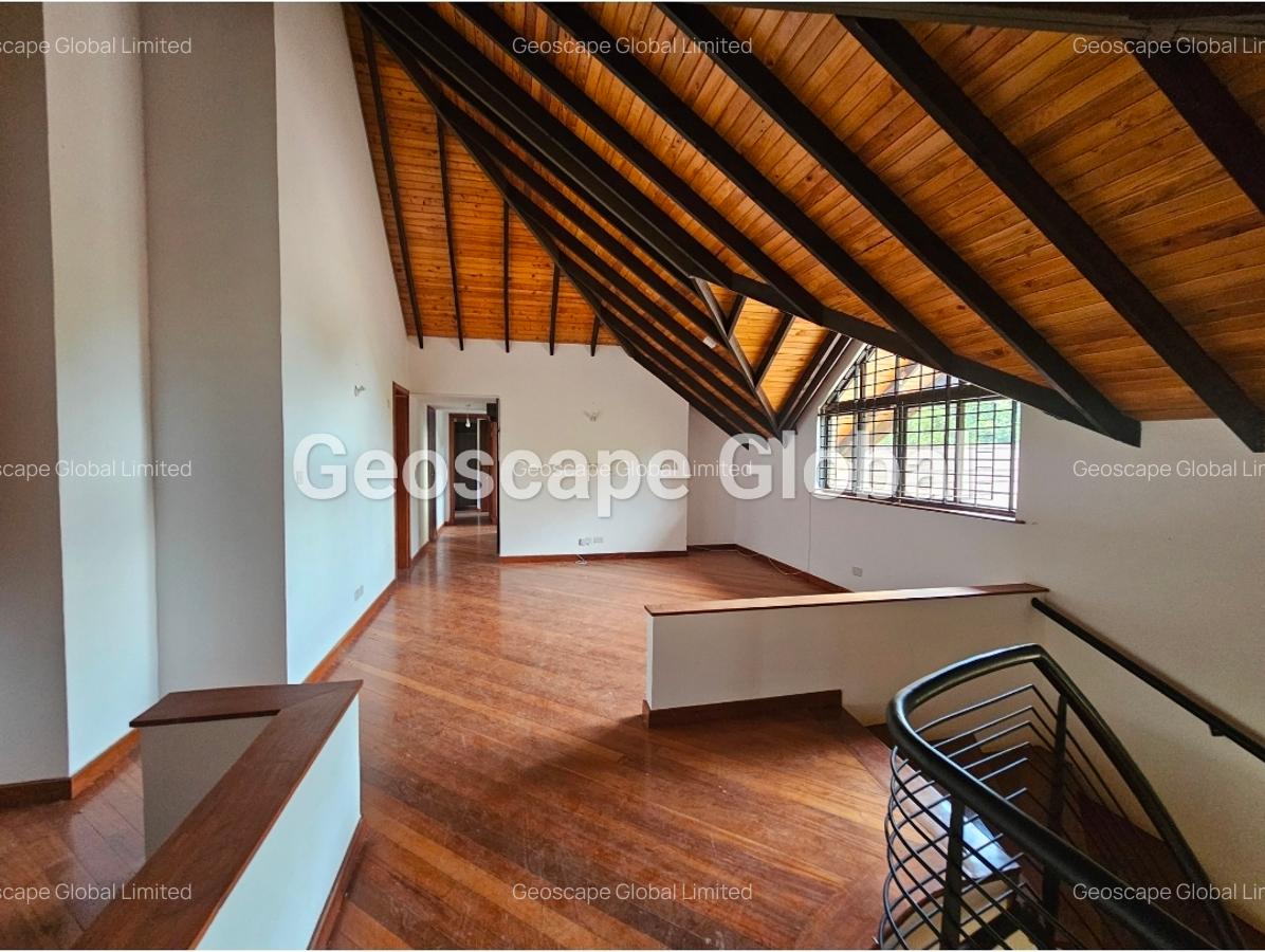 4 Bed House with En Suite in Runda - 3