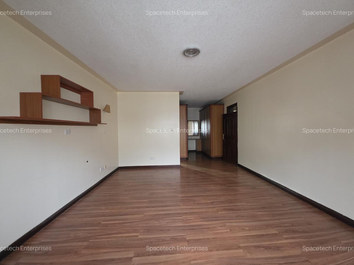 4 Bed Townhouse with En Suite in Westlands Area - 12