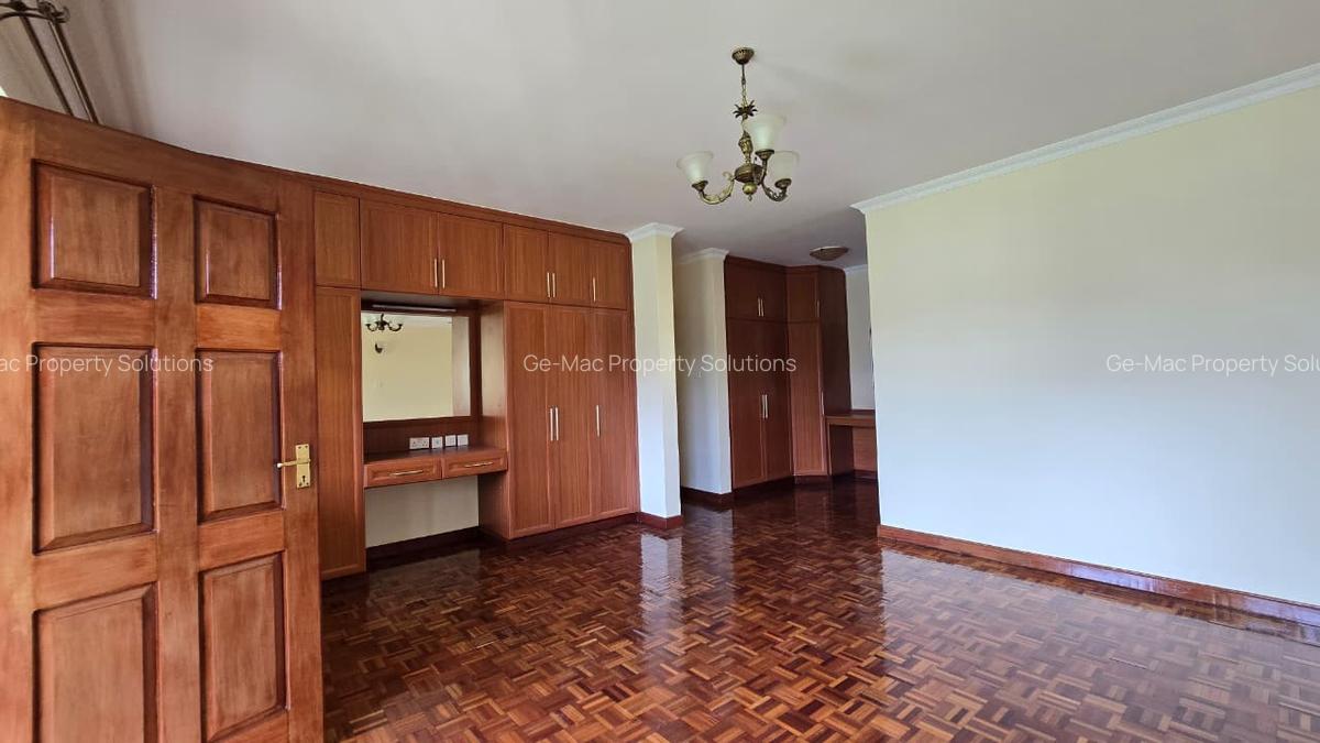 4 Bed House with En Suite in Lavington - 19