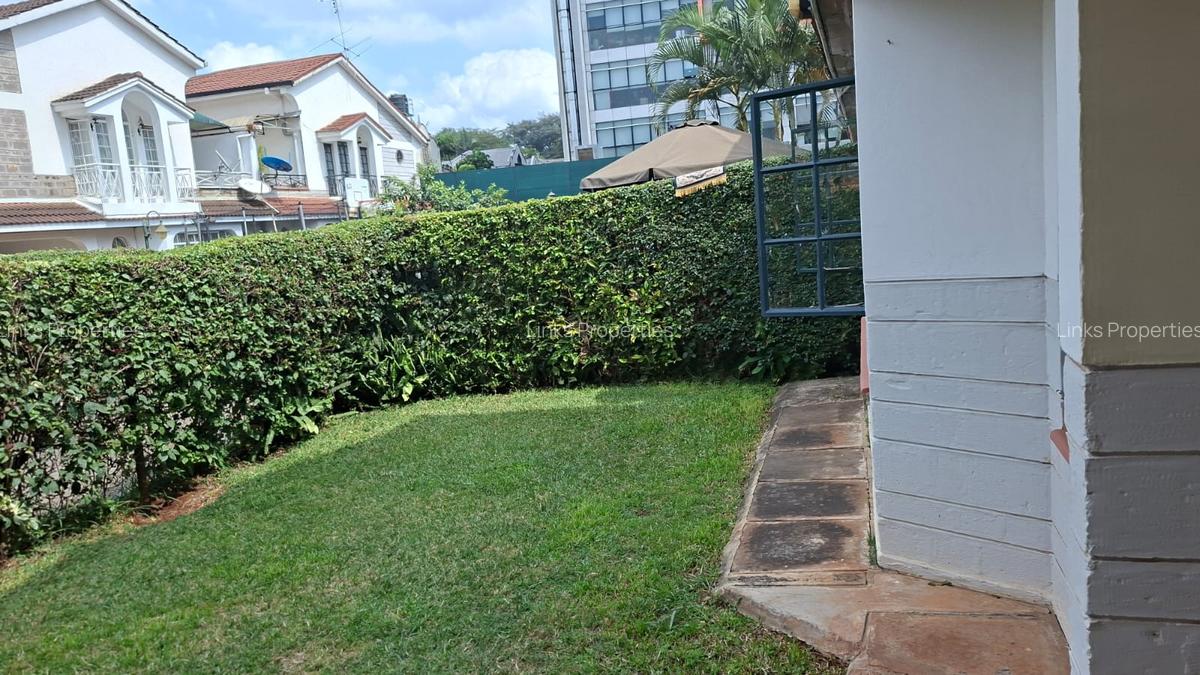 4 Bed Townhouse with En Suite at Lavington - 17