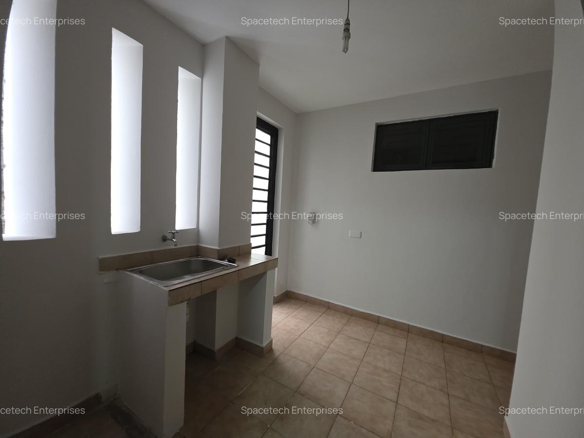5 Bed Townhouse with En Suite in Spring Valley - 18