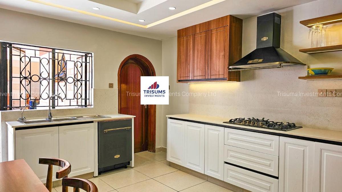 4 Bed Villa with En Suite in Brookside - 5