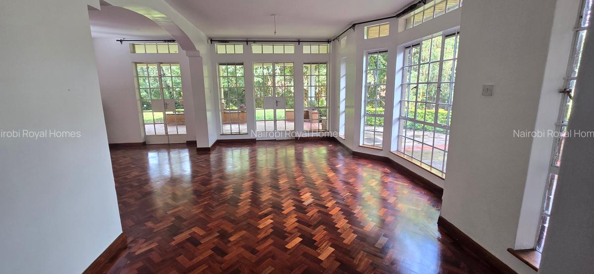 5 Bed House with En Suite at Rosslyn Park - 17