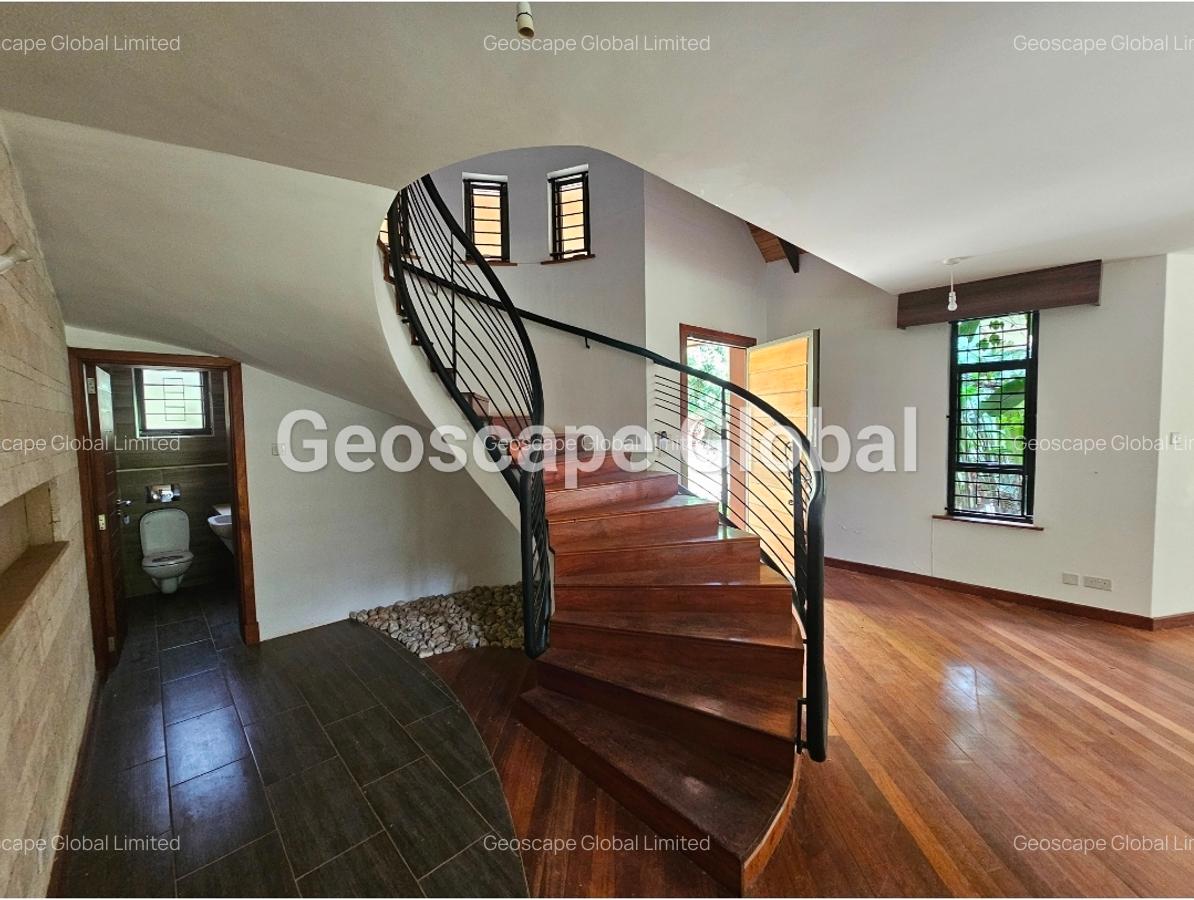 4 Bed House with En Suite in Runda - 11
