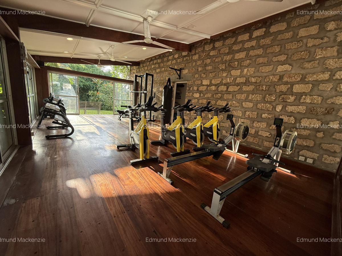 Serviced 2 Bed Apartment with En Suite at Ras Kisauni Road - 8
