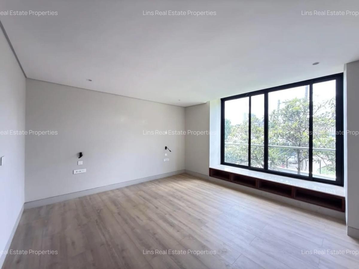 5 Bed Townhouse with En Suite in Kyuna - 10