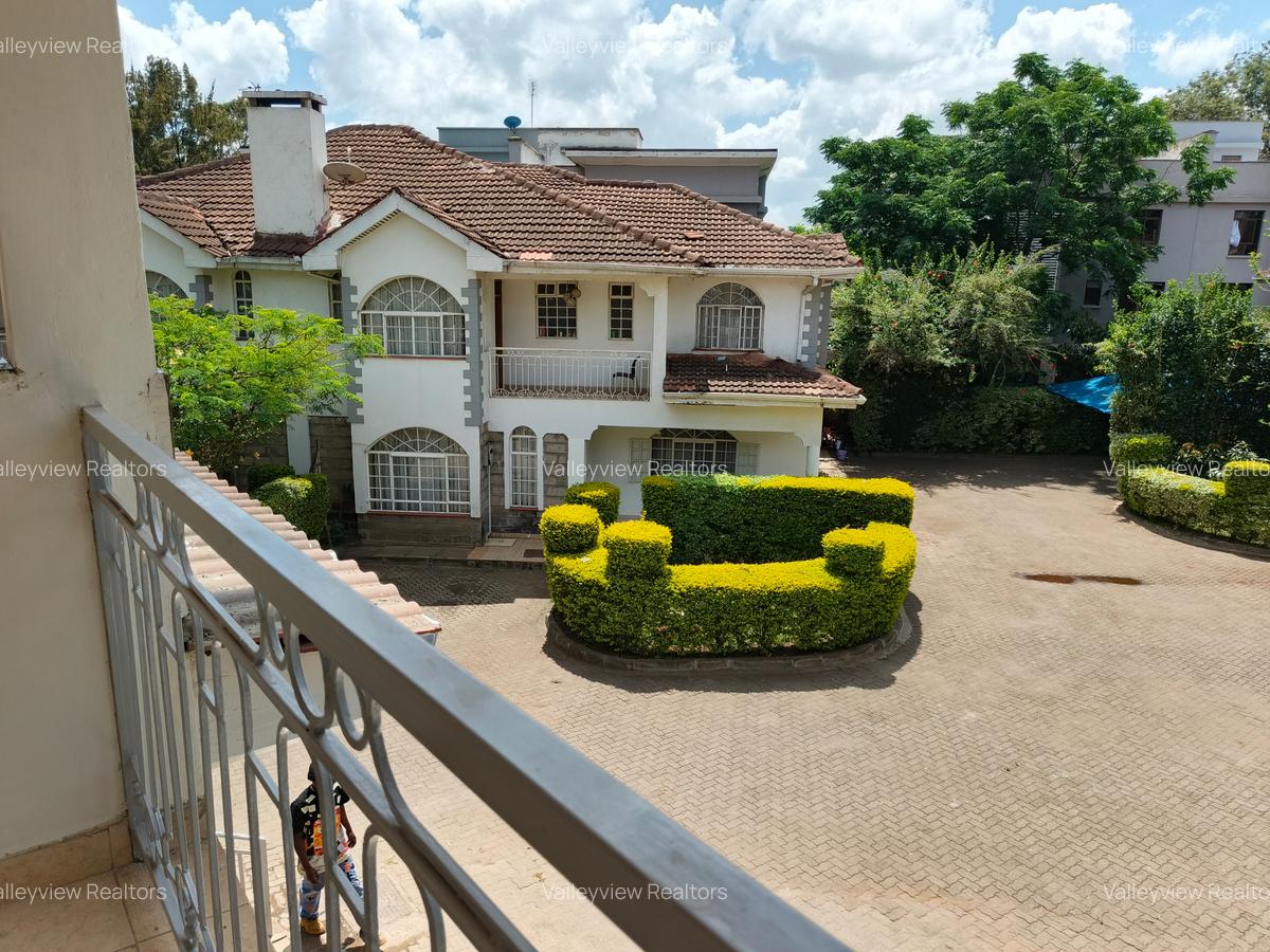 4 Bed Townhouse with En Suite at Lavington - 5