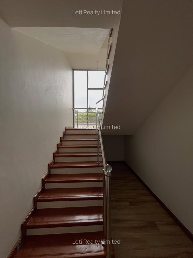 6 Bed Townhouse with En Suite in Lavington - 8