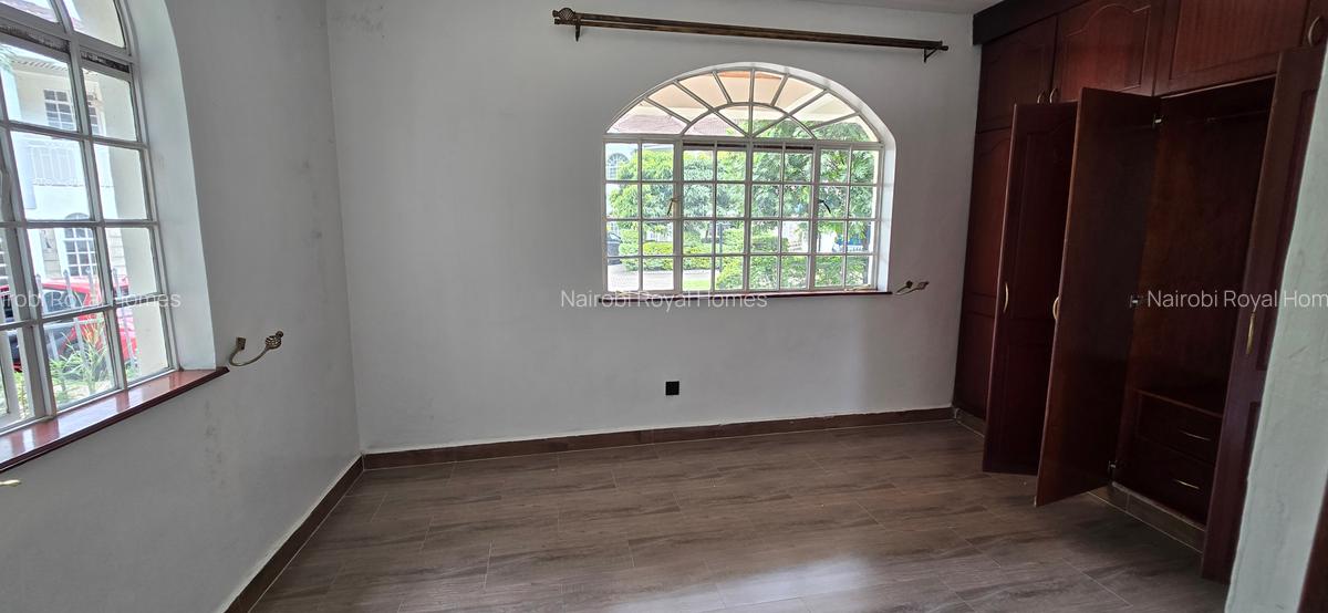 5 Bed Townhouse with En Suite at Lavington Green - 10