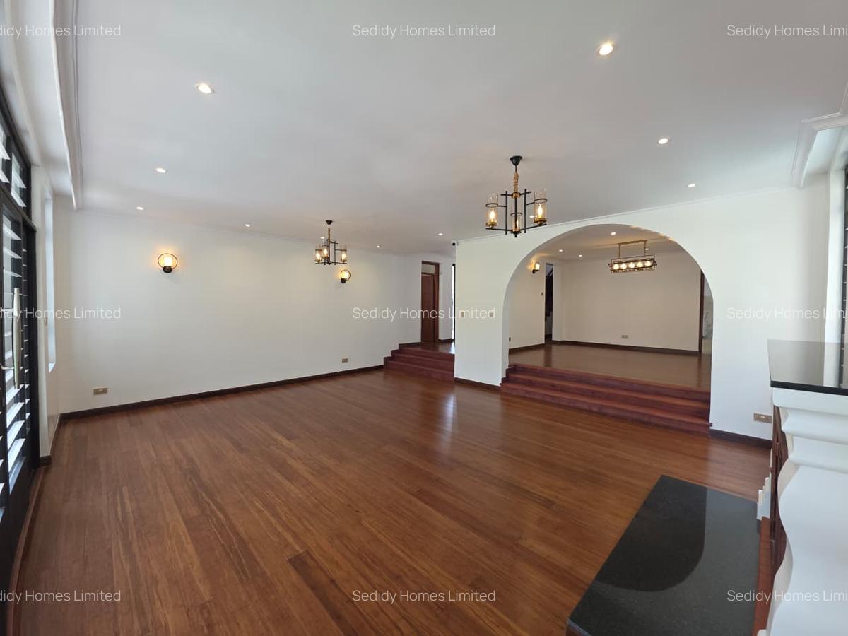 6 Bed House with En Suite in Runda - 3