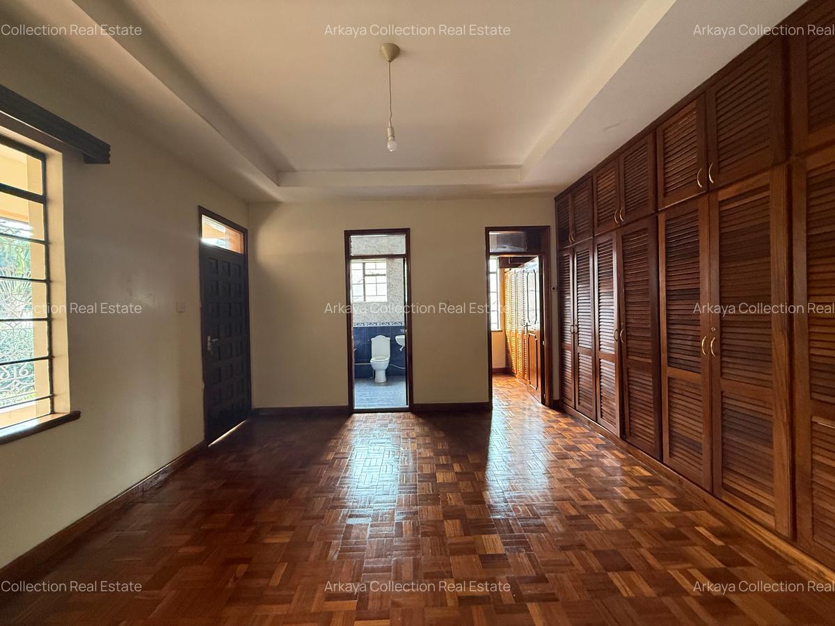5 Bed House with En Suite in Runda - 9