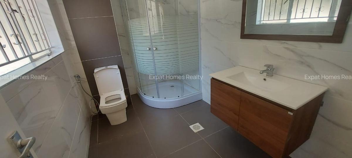 4 Bed House with Garden in Lavington - 4