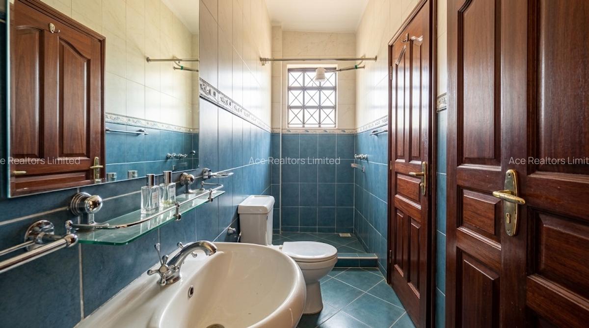 3 Bed Apartment with En Suite at Sports Road - 11