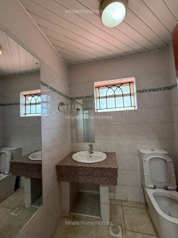 4 Bed Villa with En Suite at Lavington - 14