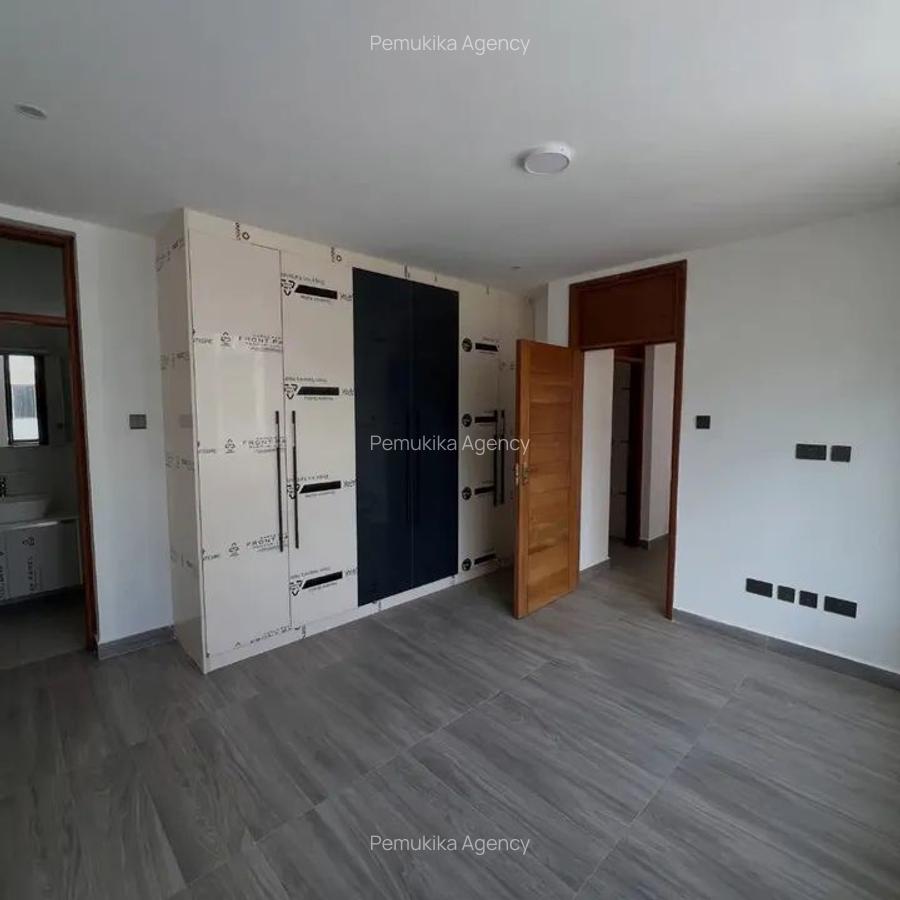 5 Bed Townhouse with En Suite in Lavington - 8