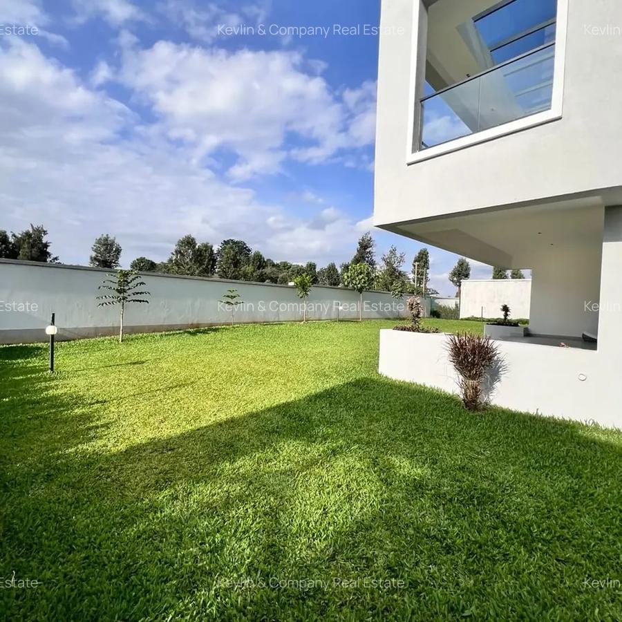 5 Bed Villa with En Suite in Runda - 2