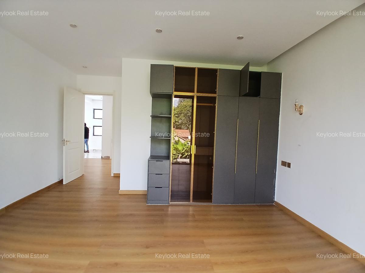 5 Bed Townhouse with En Suite at Lavington Green - 15