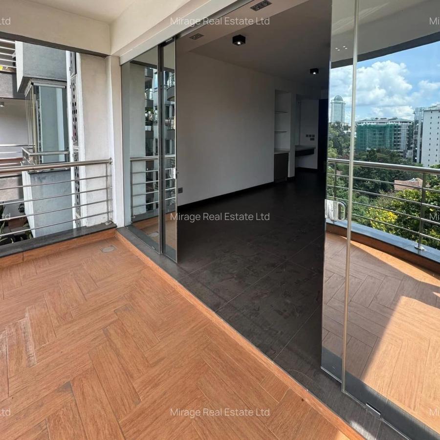 3 Bed Apartment with En Suite in Riverside - 13