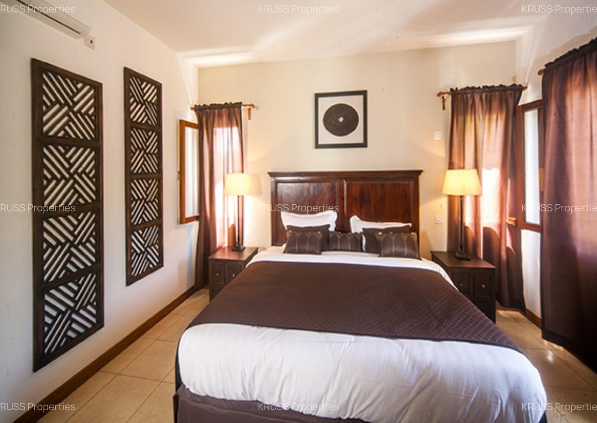4 Bed Villa with En Suite at Hs2028 - 5