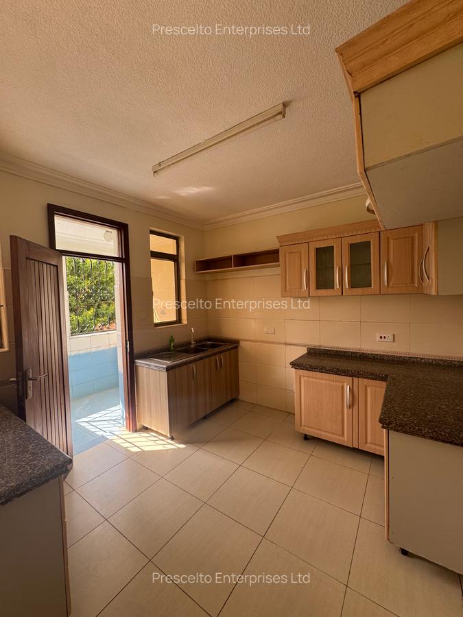 2 Bed Apartment with En Suite at Off Links Road - 5