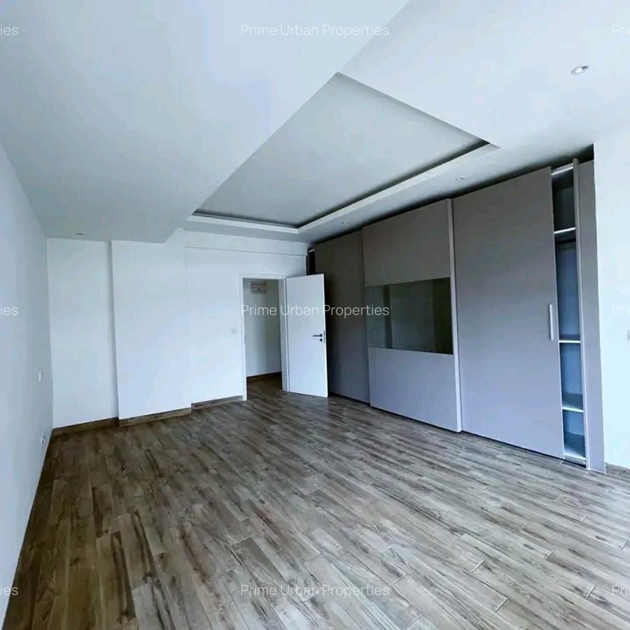 4 Bed Apartment with En Suite in Riverside - 16