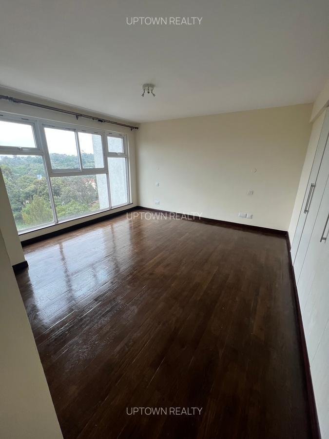4 Bed Apartment with En Suite at Riverside - 10