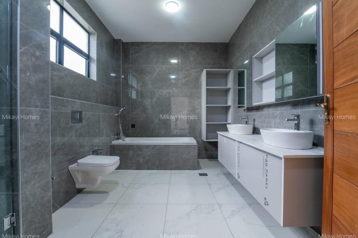 5 Bed Villa with En Suite in Lavington - 18