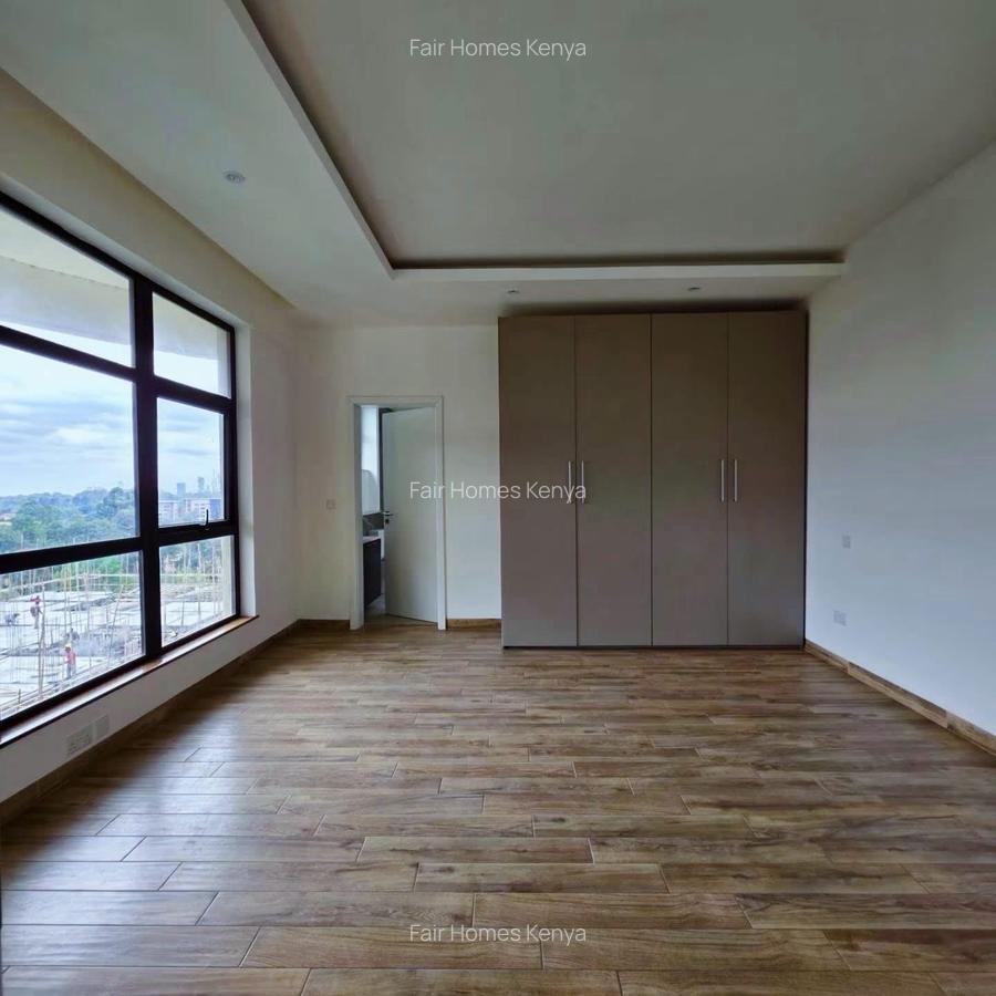 4 Bed Apartment with En Suite at Riverside Drive - 8
