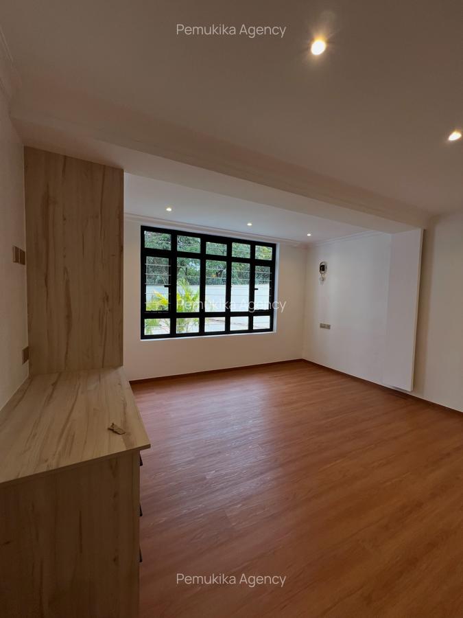 7 Bed House with En Suite in Runda - 7