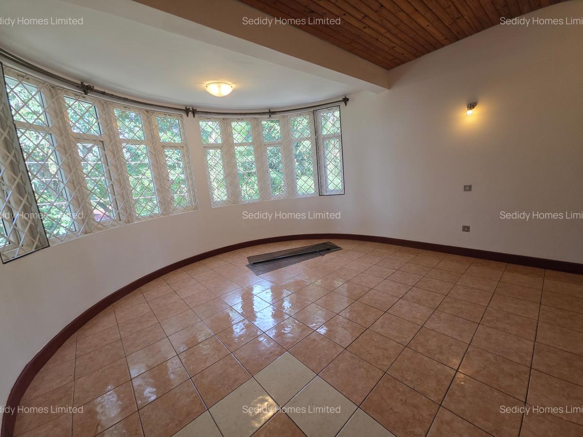 5 Bed Townhouse with Staff Quarters in Rosslyn - 15