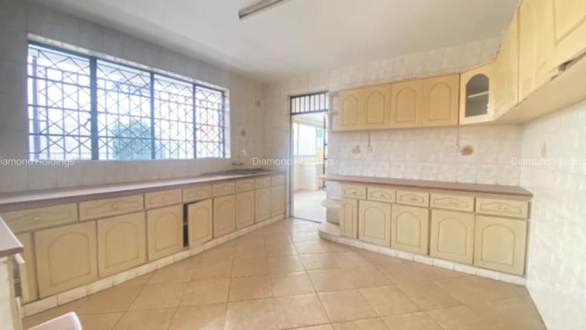4 Bed Apartment with En Suite at Parklands - 3