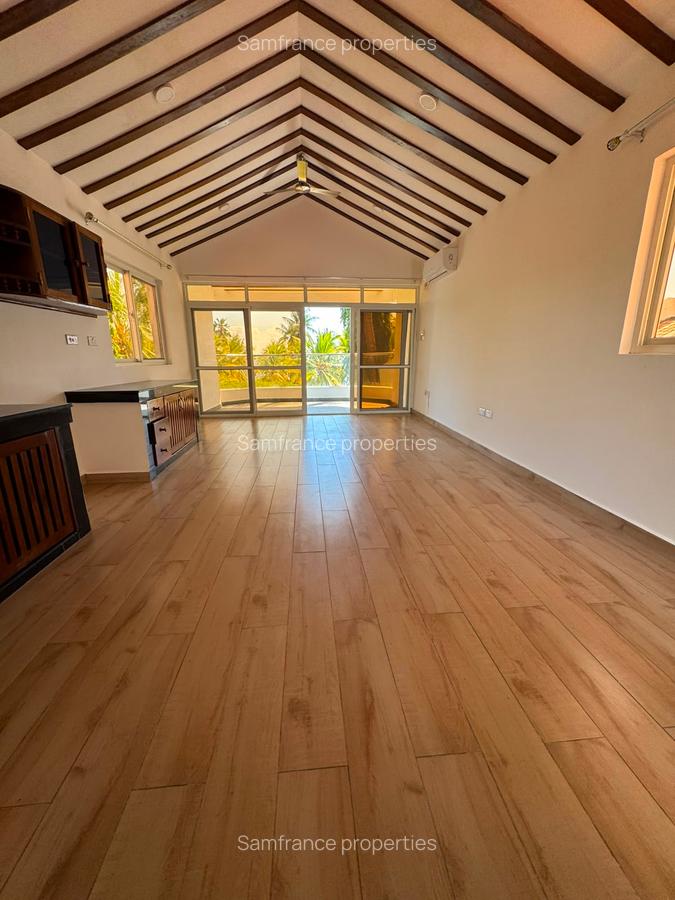 1 Bed Apartment with En Suite at 3Rd Avanue - 3