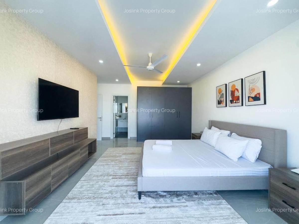 2 Bed Apartment with Swimming Pool at Central - 12