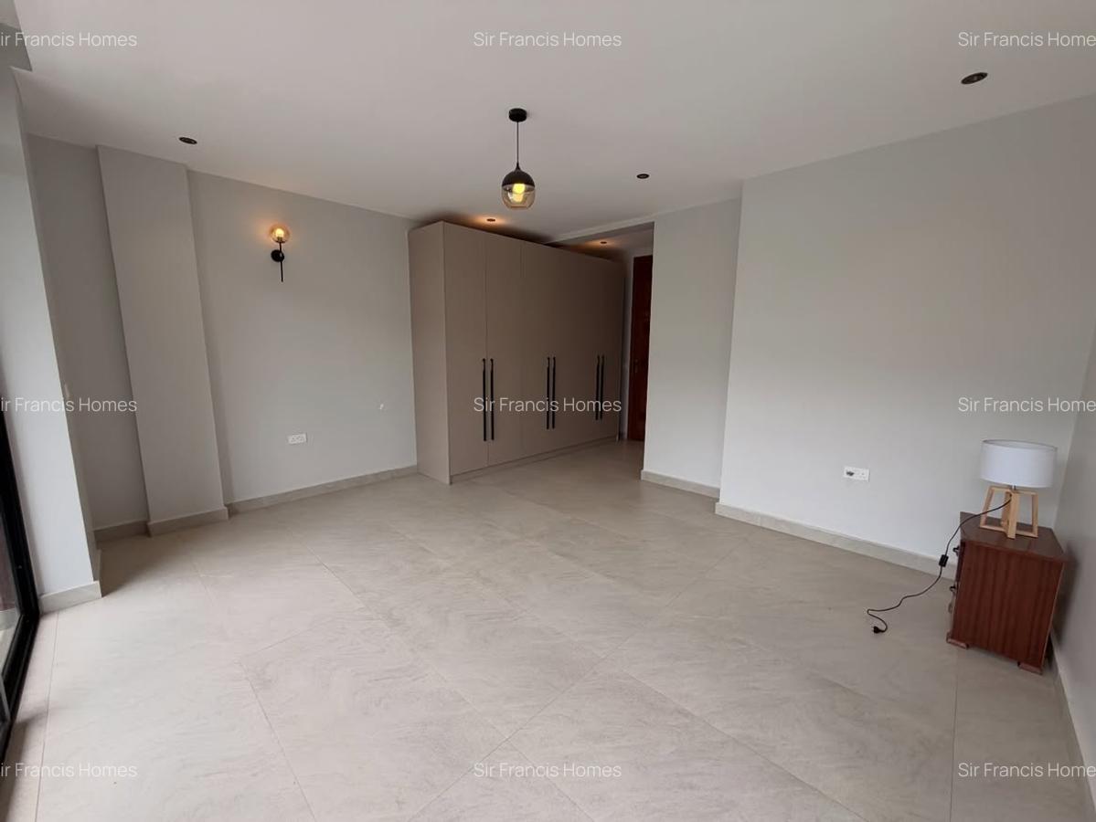 5 Bed Villa with En Suite at Tree Lane - 4